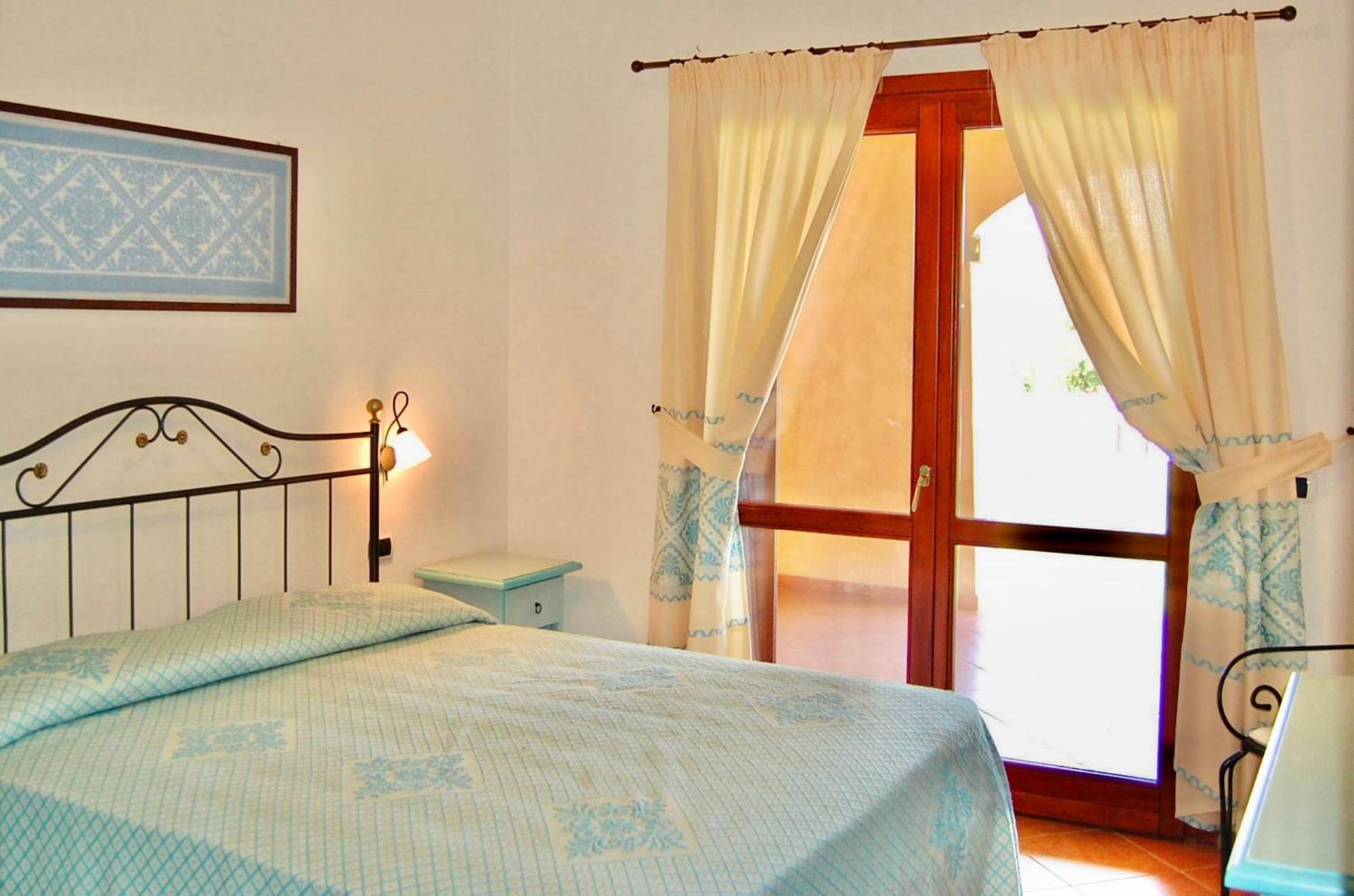 Residence With Private Beach In Marinella Marinella  Bilik gambar