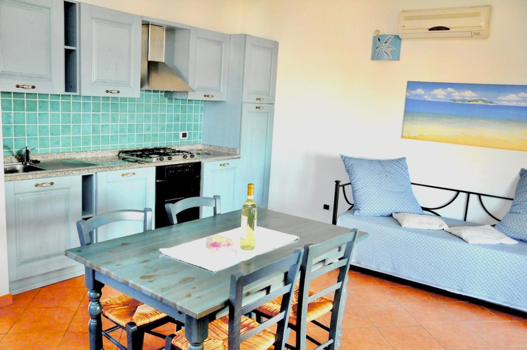 Residence With Private Beach In Marinella Marinella  Bilik gambar